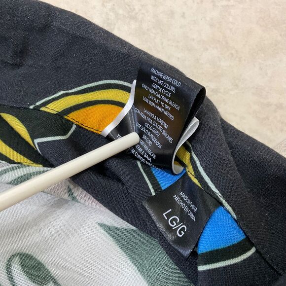 Disney Mickey & Friends AOP Button Up 100% Rayon Shirt Men's L Black w pocket - Picture 5 of 9